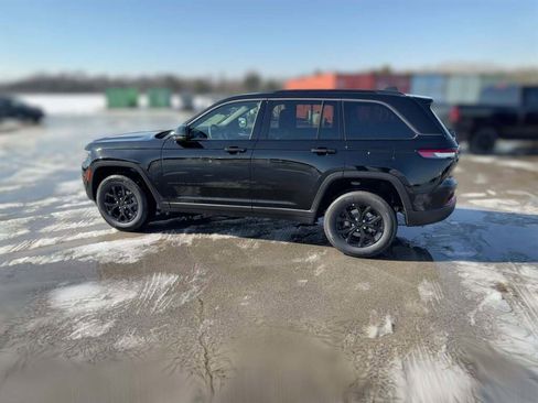 New 2026 Jeep Grand Cherokee Altitude image 7