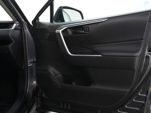 Used 2021 Toyota RAV4 LE AWD/4WD image 9