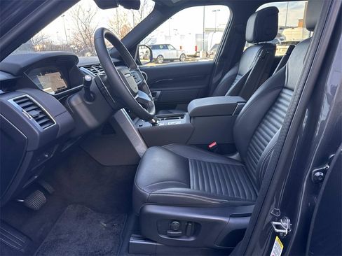 Used 2025 Land Rover Discovery S image 19
