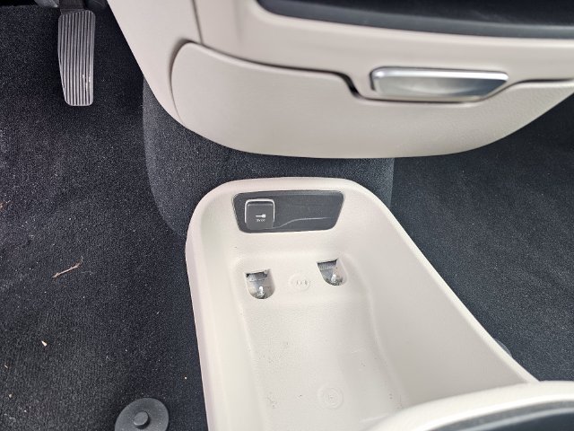 Used 2023 Chrysler Pacifica Touring-L FWD image 24