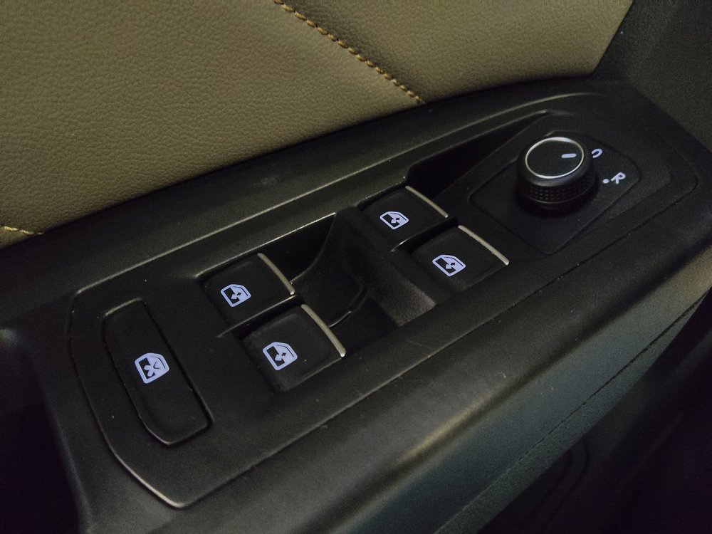 Used 2021 Volkswagen Atlas Cross Sport SE FWD image 27