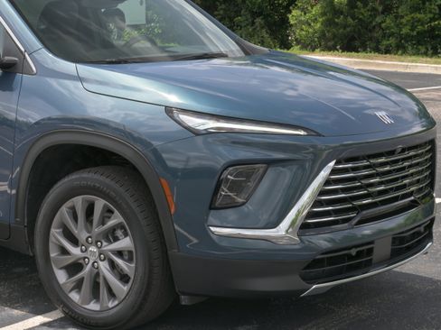 Used 2025 Buick Enclave Preferred FWD image 31