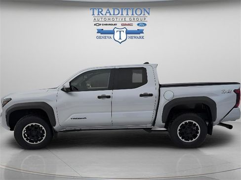 Used 2024 Toyota Tacoma TRD Off-Road image 2