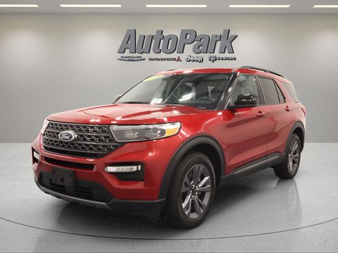 Used 2023 Ford Explorer XLT w/ Equipment Group 202A AWD/4WD image 6