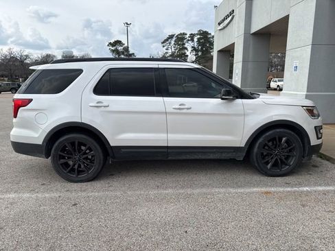 Used 2017 Ford Explorer XLT w/ Equipment Group 202A image 2