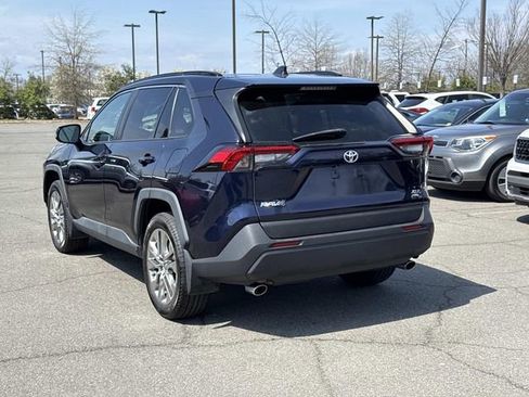 Used 2021 Toyota RAV4 XLE Premium image 4