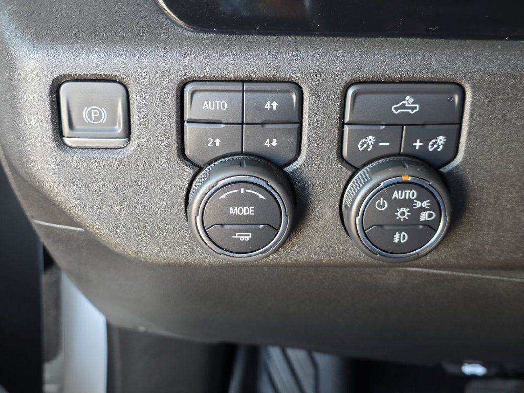 Used 2024 Chevrolet Silverado 1500 RST w/ Z71 Off-Road Package AWD/4WD image 17