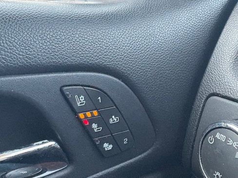 Used 2011 GMC Yukon Denali image 15