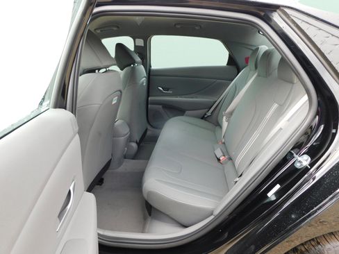 New 2025 Hyundai Elantra SEL image 10