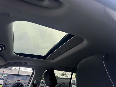 Used 2022 Jeep Grand Cherokee Laredo w/ Luxury Tech Group I image 10