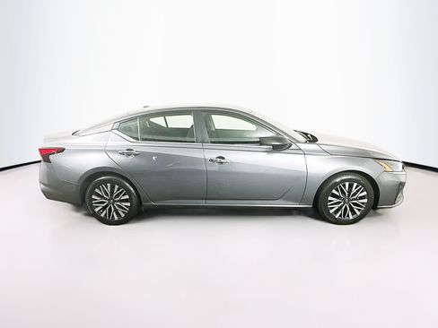 Used 2024 Nissan Altima 2.5 SV FWD image 10