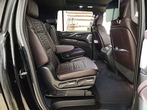 Used 2023 Cadillac Escalade ESV Sport Platinum w/ LPO, ONYX Package image 10