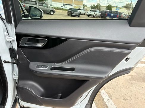 Used 2017 Jaguar F-PACE R-Sport image 15