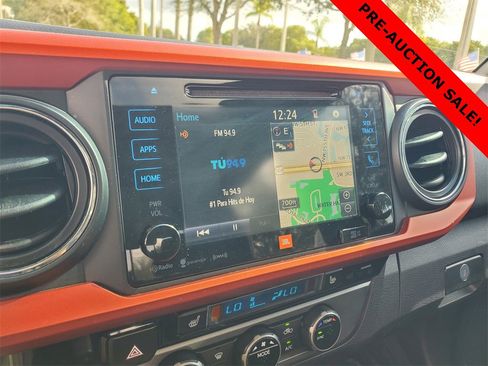 Used 2017 Toyota Tacoma TRD Sport image 27