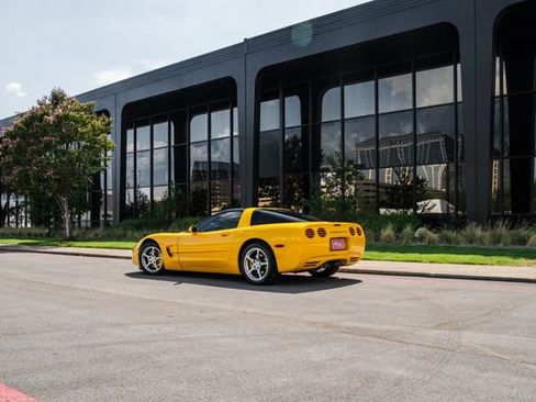 Used 2003 Chevrolet Corvette Coupe w/ Preferred Equipment Group image 21