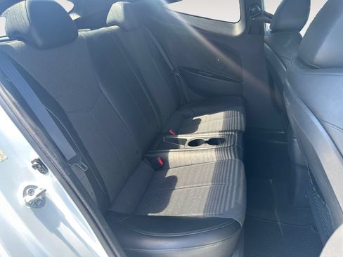Used 2013 Hyundai Veloster w/ Style Pkg FWD image 23