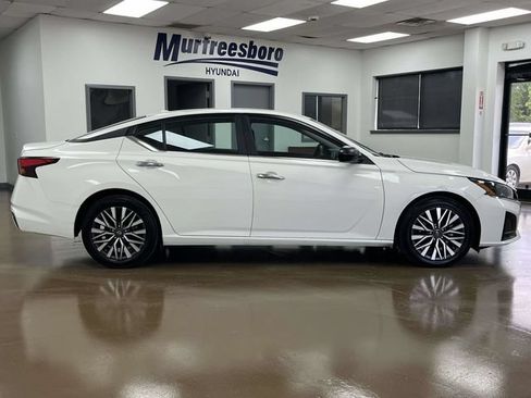 Used 2025 Nissan Altima 2.5 SV FWD image 4