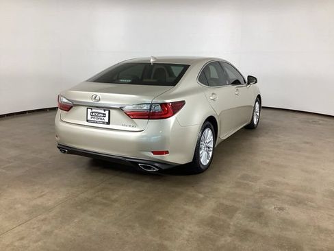 Used 2016 Lexus ES 350 w/ Premium Package w/Wood Trim FWD image 5