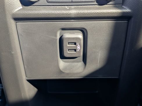 Used 2023 Chevrolet Traverse LT image 43