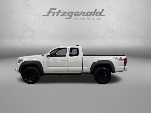 Used 2022 Toyota Tacoma SR w/ SR Convenience Package image 2