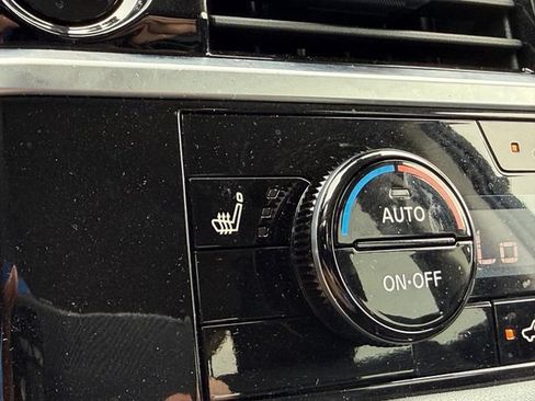 Used 2025 Nissan Pathfinder SL AWD/4WD image 30