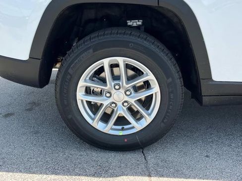 New 2026 Jeep Grand Cherokee Laredo AWD/4WD image 15