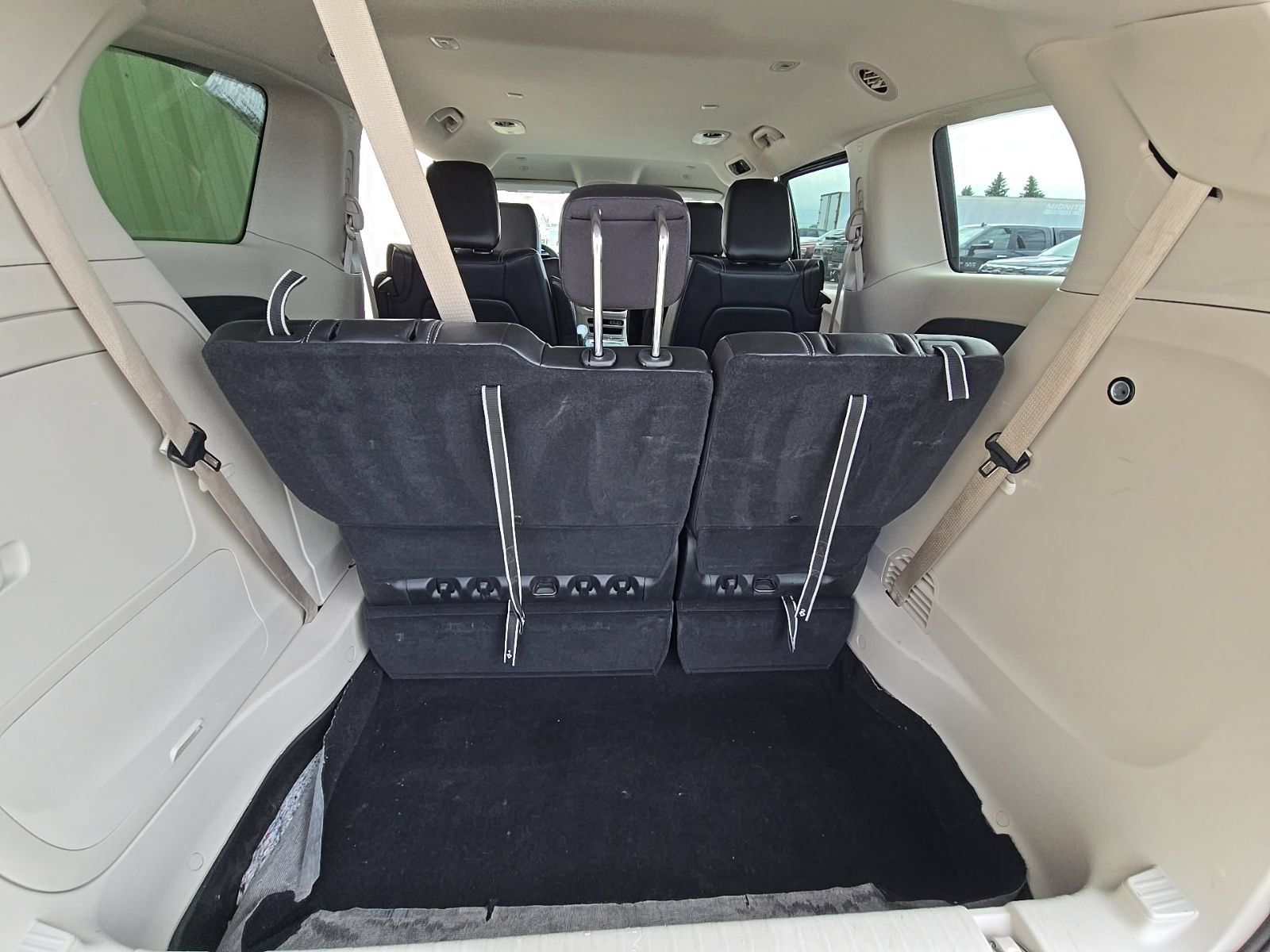 Used 2024 Chrysler Pacifica Limited FWD image 13