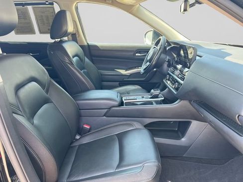 Used 2023 Nissan Pathfinder SL FWD image 17