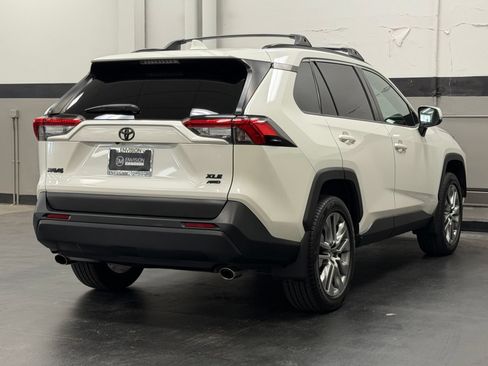 Used 2022 Toyota RAV4 XLE Premium AWD/4WD image 12