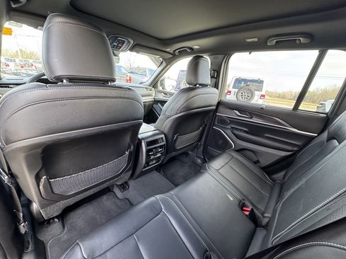 Used 2024 Jeep Grand Cherokee Limited w/ Luxury Tech Group II image 14