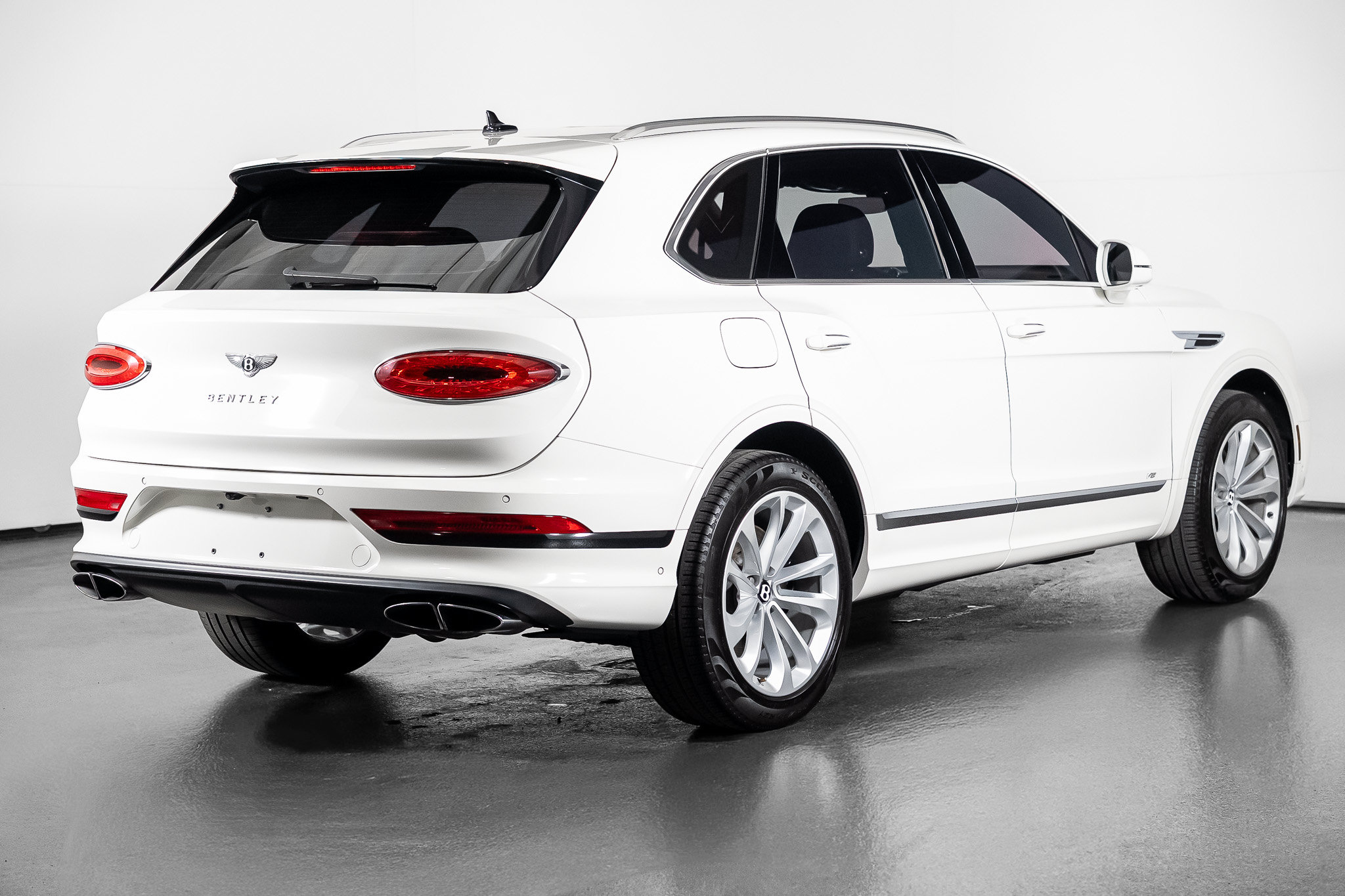 Used 2022 Bentley Bentayga AWD/4WD image 28
