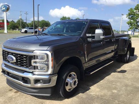 Certified 2023 Ford F350 Lariat AWD/4WD image 3