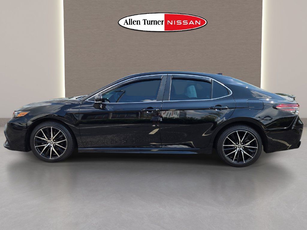Used 2024 Toyota Camry SE w/ Cold Weather Package FWD image 10