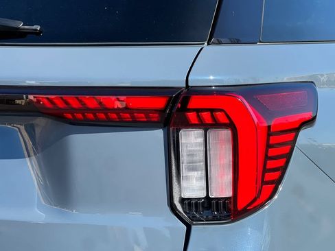 Certified 2025 Ford Explorer Active image 29