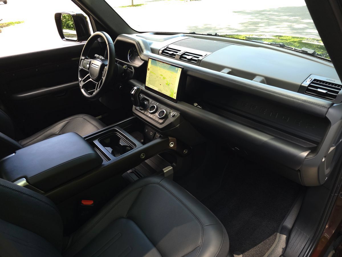 Used 2023 Land Rover Defender 130 X AWD/4WD image 30