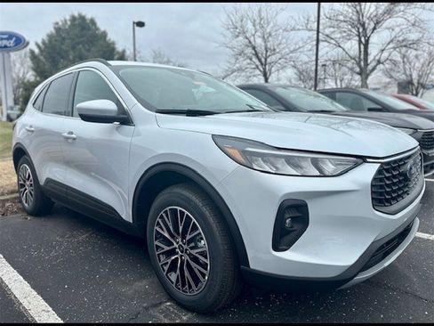 New 2025 Ford Escape SE image 3