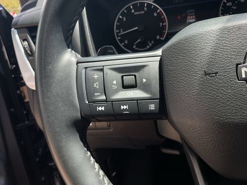 Used 2025 Nissan Rogue SV FWD image 31