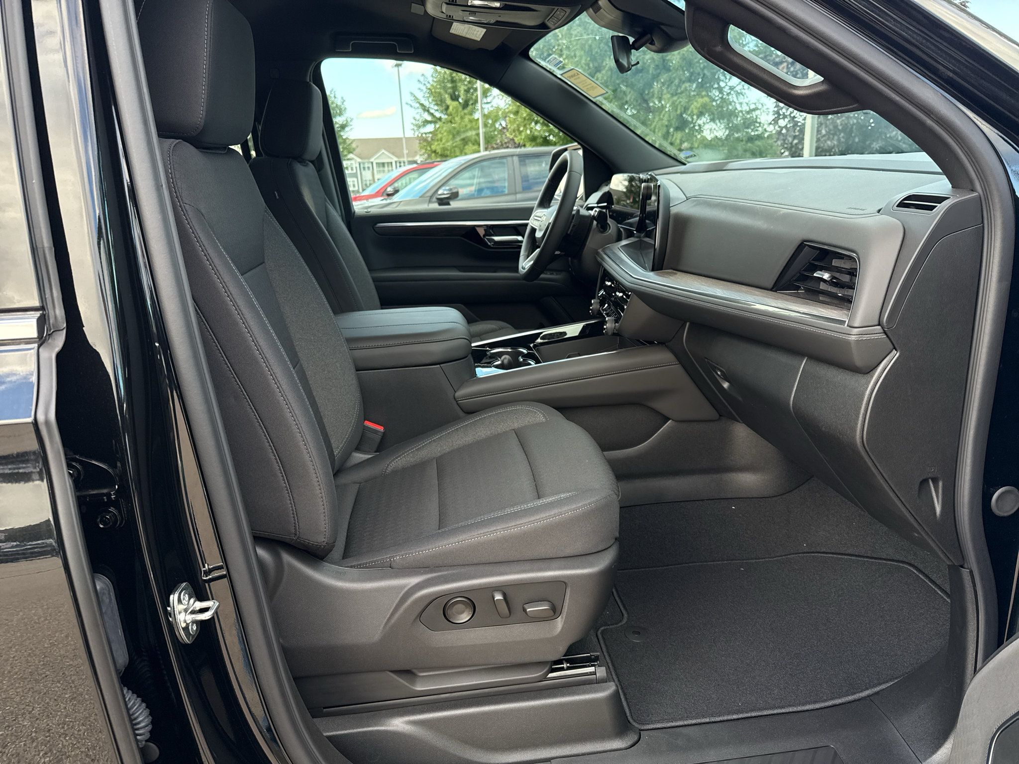 New 2026 Chevrolet Suburban LS w/ Max Trailering Package AWD/4WD image 40