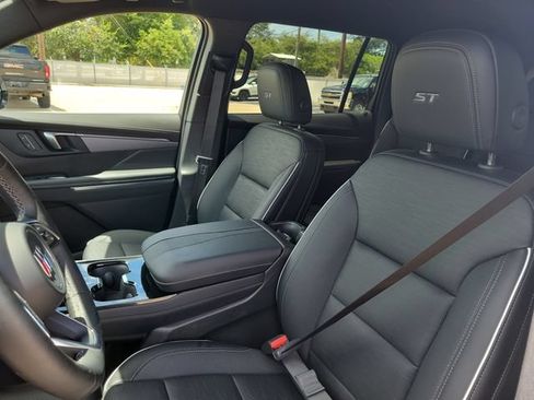 Used 2026 Buick Enclave Sport Touring FWD image 16