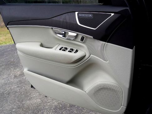 Used 2020 Volvo XC90 T5 Momentum w/ Protection Package Premier image 20