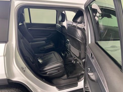 Used 2023 Jeep Grand Cherokee L Limited AWD/4WD image 31