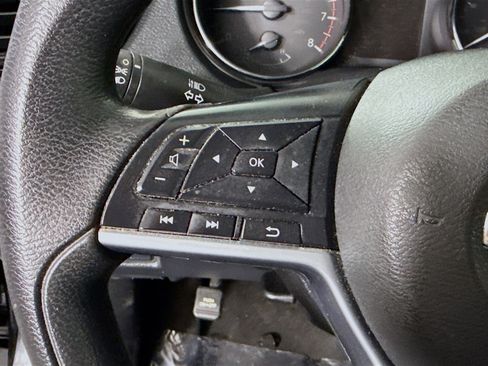 Used 2018 Nissan Rogue S image 14