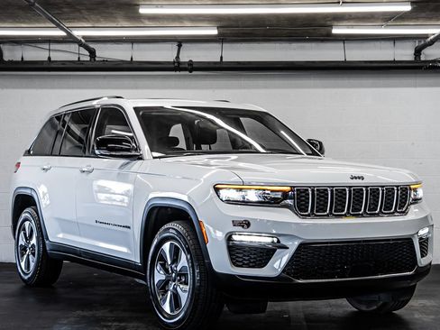 Used 2023 Jeep Grand Cherokee 4WD 4xe image 7