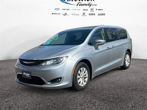 Used 2018 Chrysler Pacifica Touring Plus FWD image 1