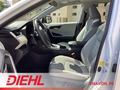 Used 2020 Toyota RAV4 XLE Premium AWD/4WD image 9