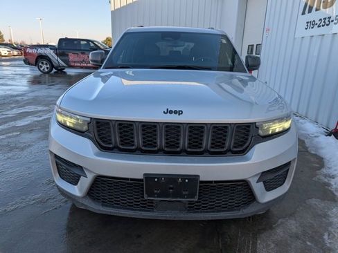 Used 2023 Jeep Grand Cherokee Altitude image 22