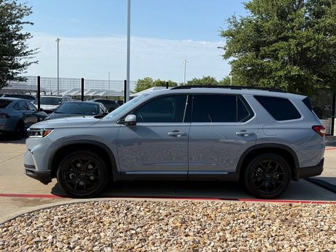 Used 2025 Honda Pilot Touring image 2