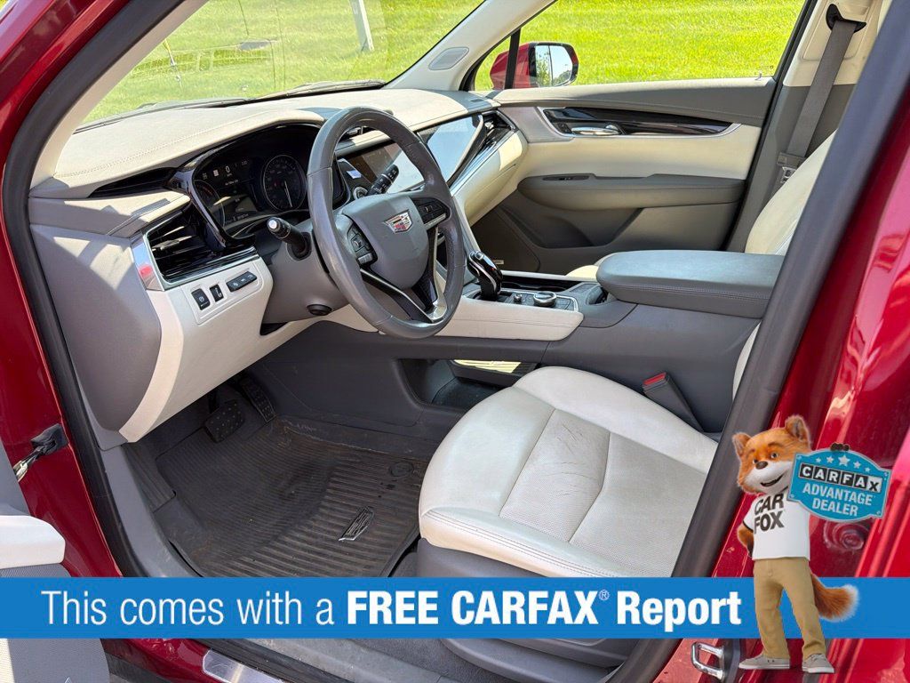 Used 2022 Cadillac XT6 Premium Luxury w/ Technology Package AWD/4WD image 2