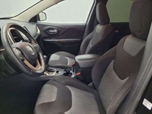 Used 2016 Jeep Cherokee Sport image 17