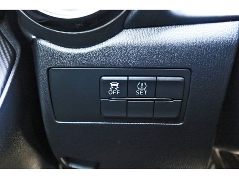 Used 2020 Toyota Yaris LE image 21